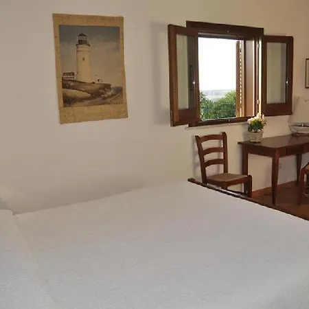 Punto De Vista Makari Bed & Breakfast 3*